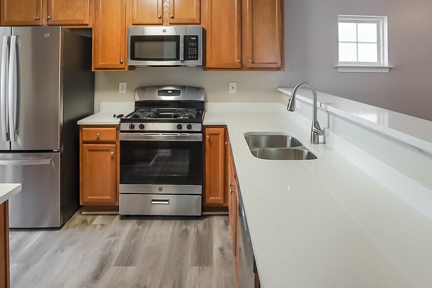 Building Photo - 550 Hill Crest Cir