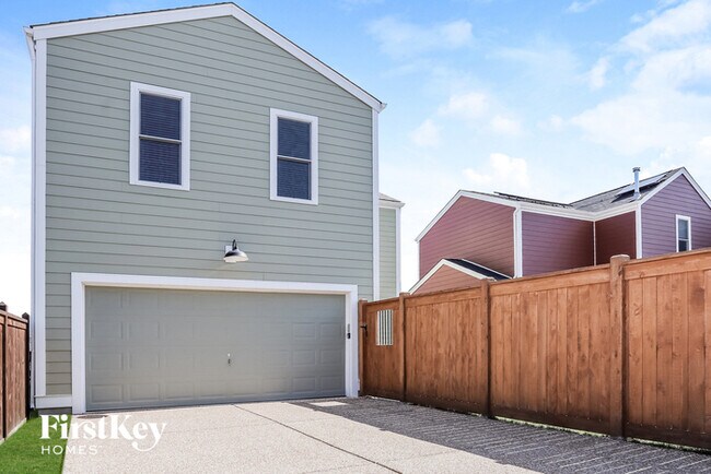 Building Photo - 6021 New Town Dr