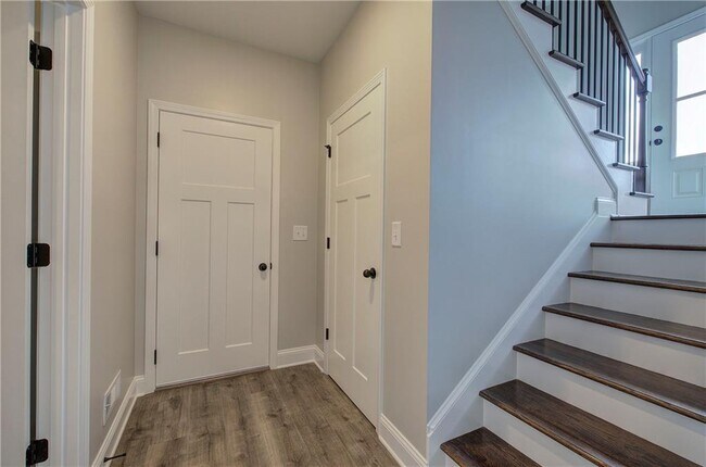 Building Photo - 315 Arbor Cir