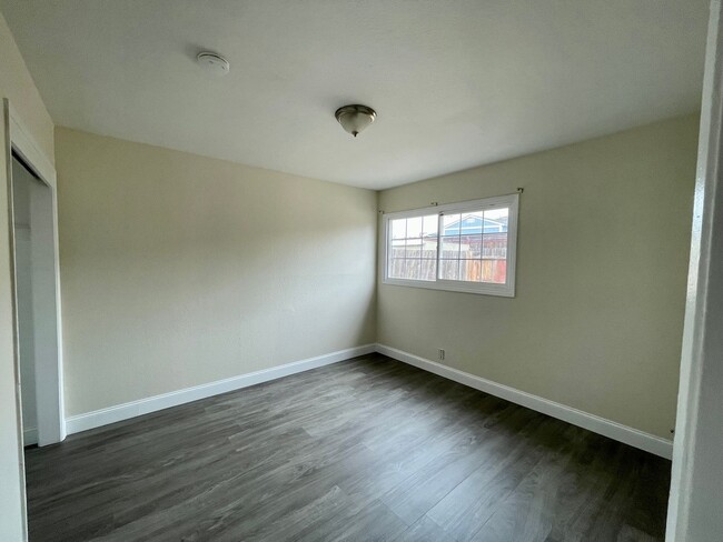 Building Photo - Petaluma: Single Level Home With Updated F...