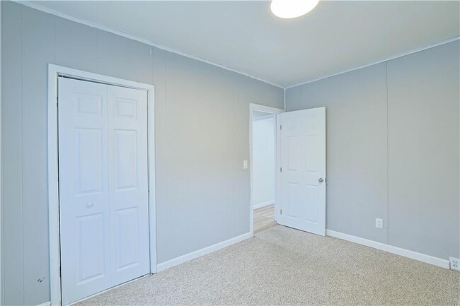 Building Photo - 156 Urban Ave