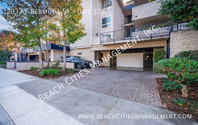 Building Photo - 2032 E Bermuda St