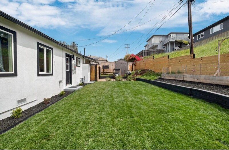 Building Photo - 5463 San Onofre Terrace