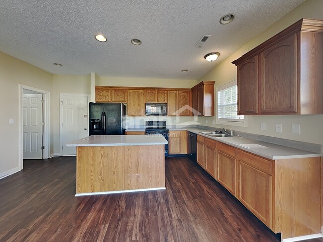 Building Photo - 9734 Lomax Dr