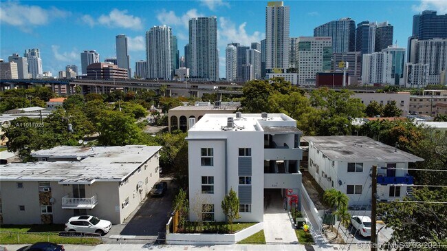 Building Photo - 519 SW 5th Ave