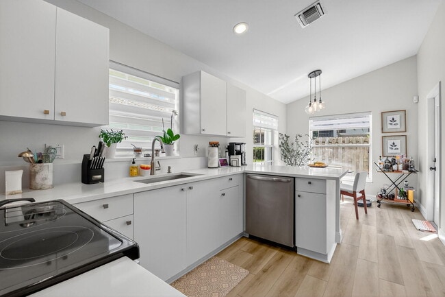 Building Photo - 1866 Capeside Cir