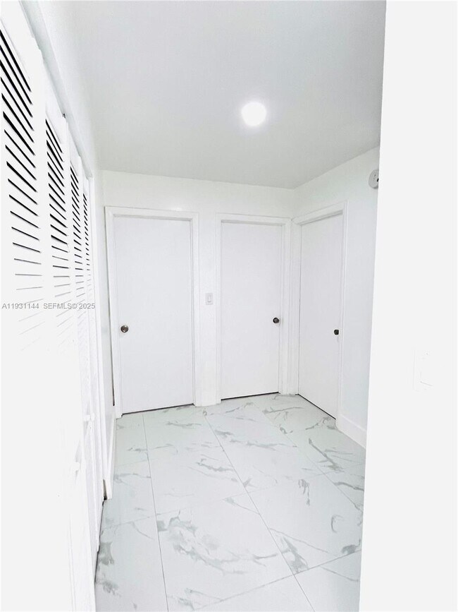 Building Photo - 164 NW 85th Ct