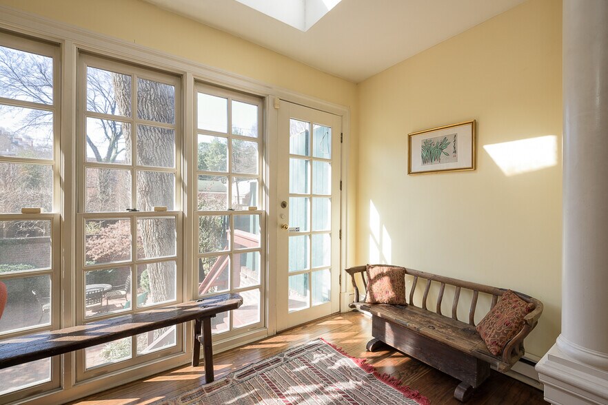 Building Photo - 1310 33rd St NW