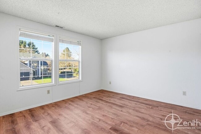 Building Photo - 16101 SE 18th St