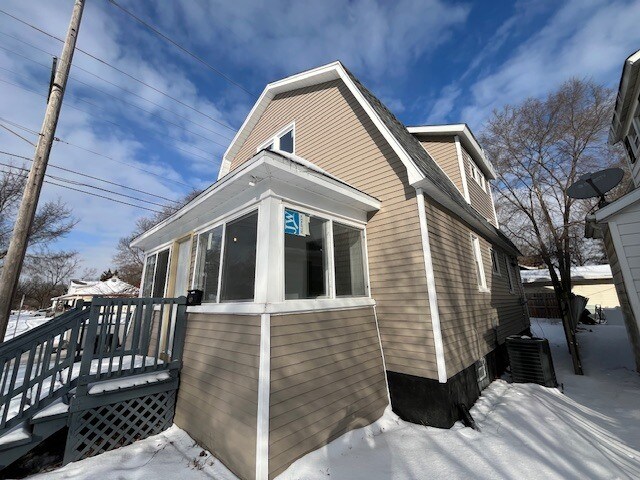 Building Photo - 934 W Garfield Ave