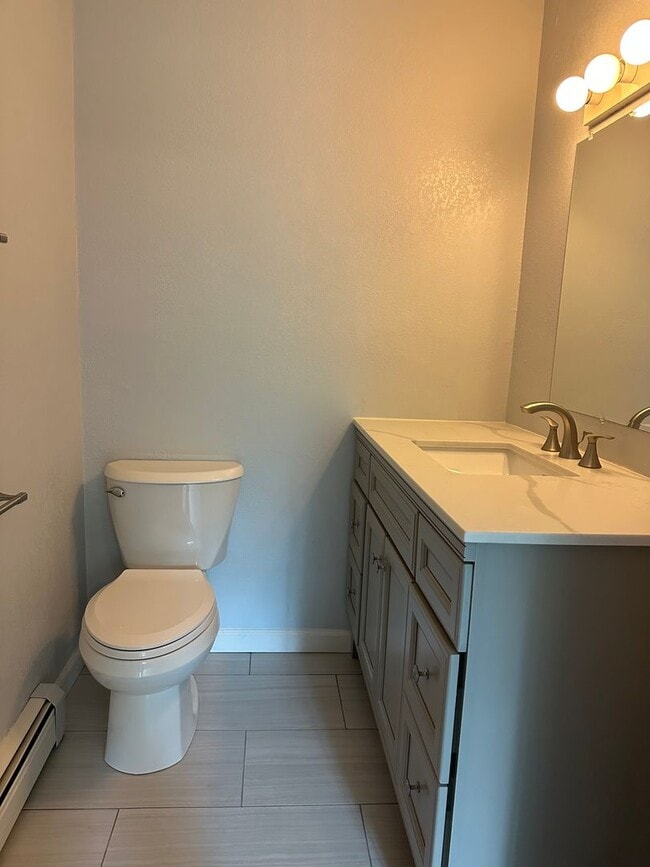 Building Photo - 2 Bed/ 2 Bath Single Family Home With a Ga...