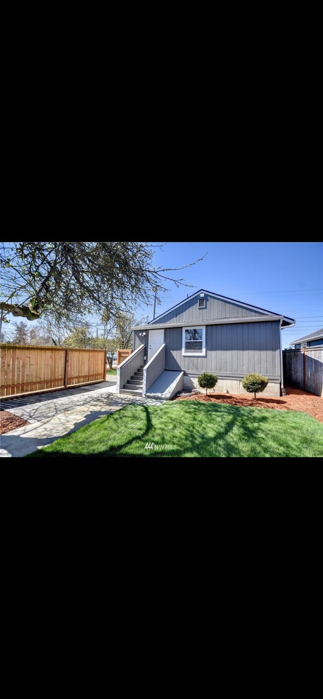 Building Photo - 1827 S Washington St