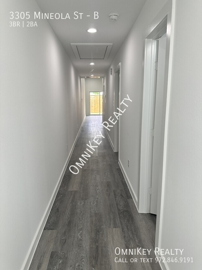 Building Photo - 3305 Mineola St