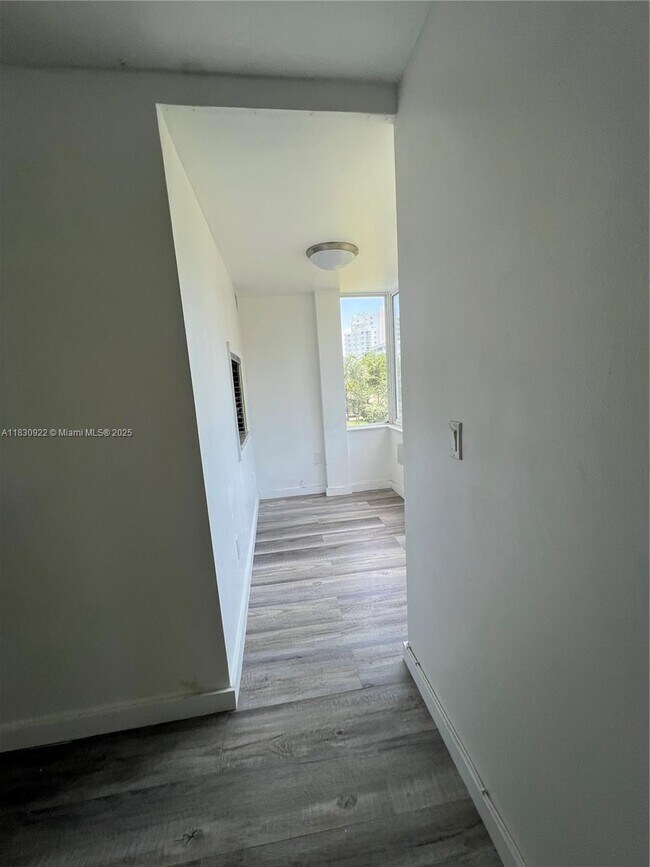 Building Photo - 250 180th Dr