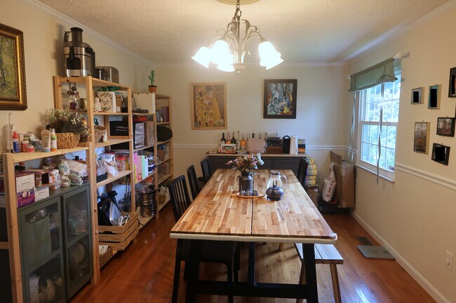 Building Photo - 9802 Brightlea Dr