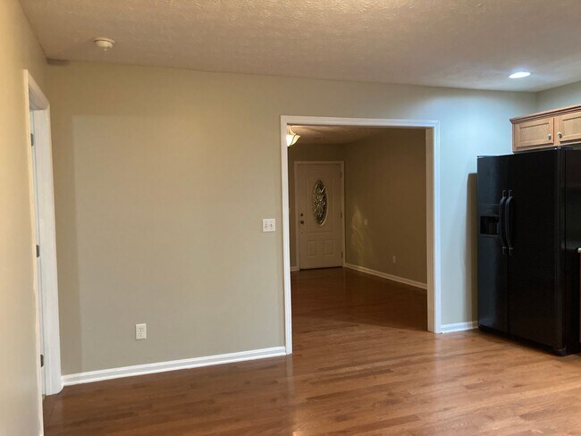 Building Photo - 128 Twin Lakes Dr