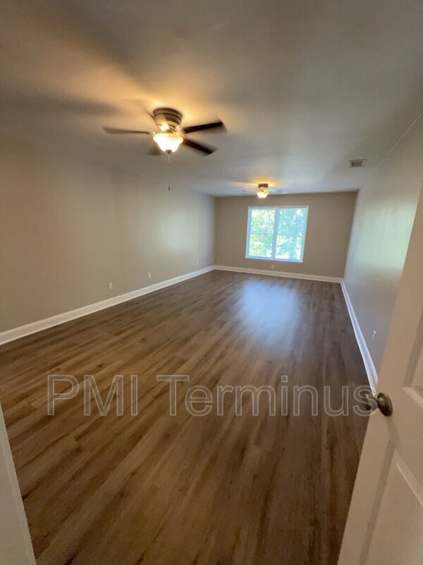 Building Photo - 4756 Forest Glen Ct NE