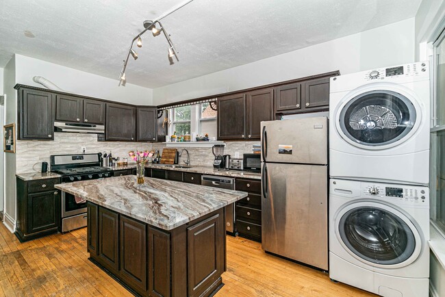 Primary Photo - 3127 N Bernard St