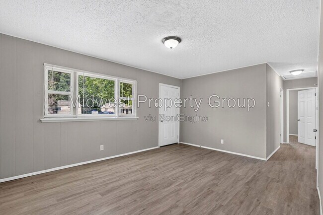 Building Photo - 1446 Vero Dr