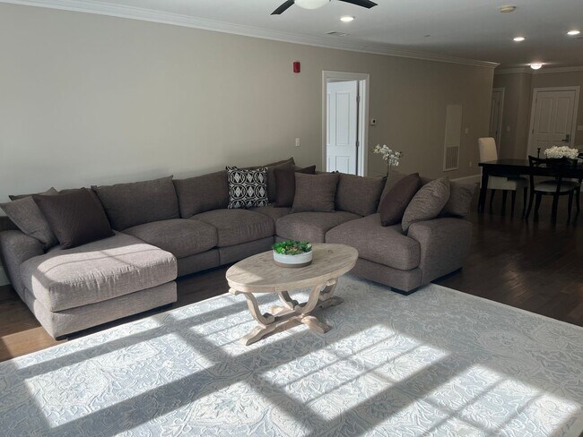 Building Photo - Water Pointe