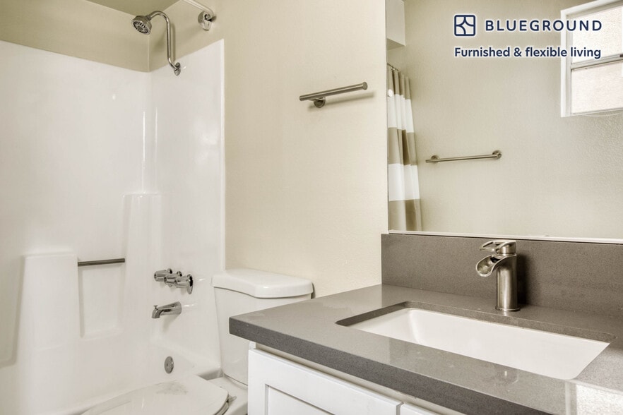 Building Photo - 1626 Malcolm Ave