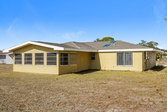 Building Photo - 6927 Roslyn Ct