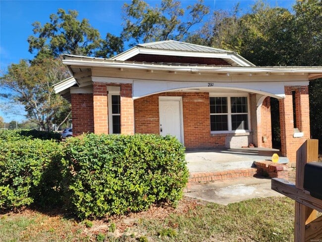 Building Photo - 210 W Osceola St