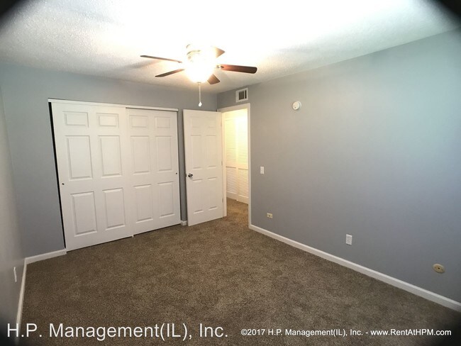 Building Photo - 1124 University Dr