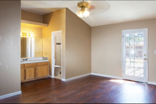 Building Photo - 6408 Castleton St