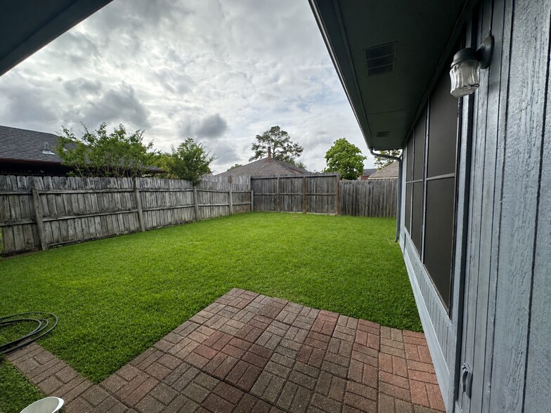 Spacious backyard with patio - 12826 Careywood Dr