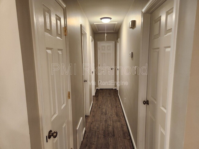 Building Photo - 4500 Sunfield Pl