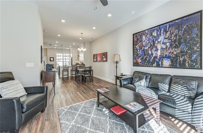 Building Photo - 4321 Parkside Pl