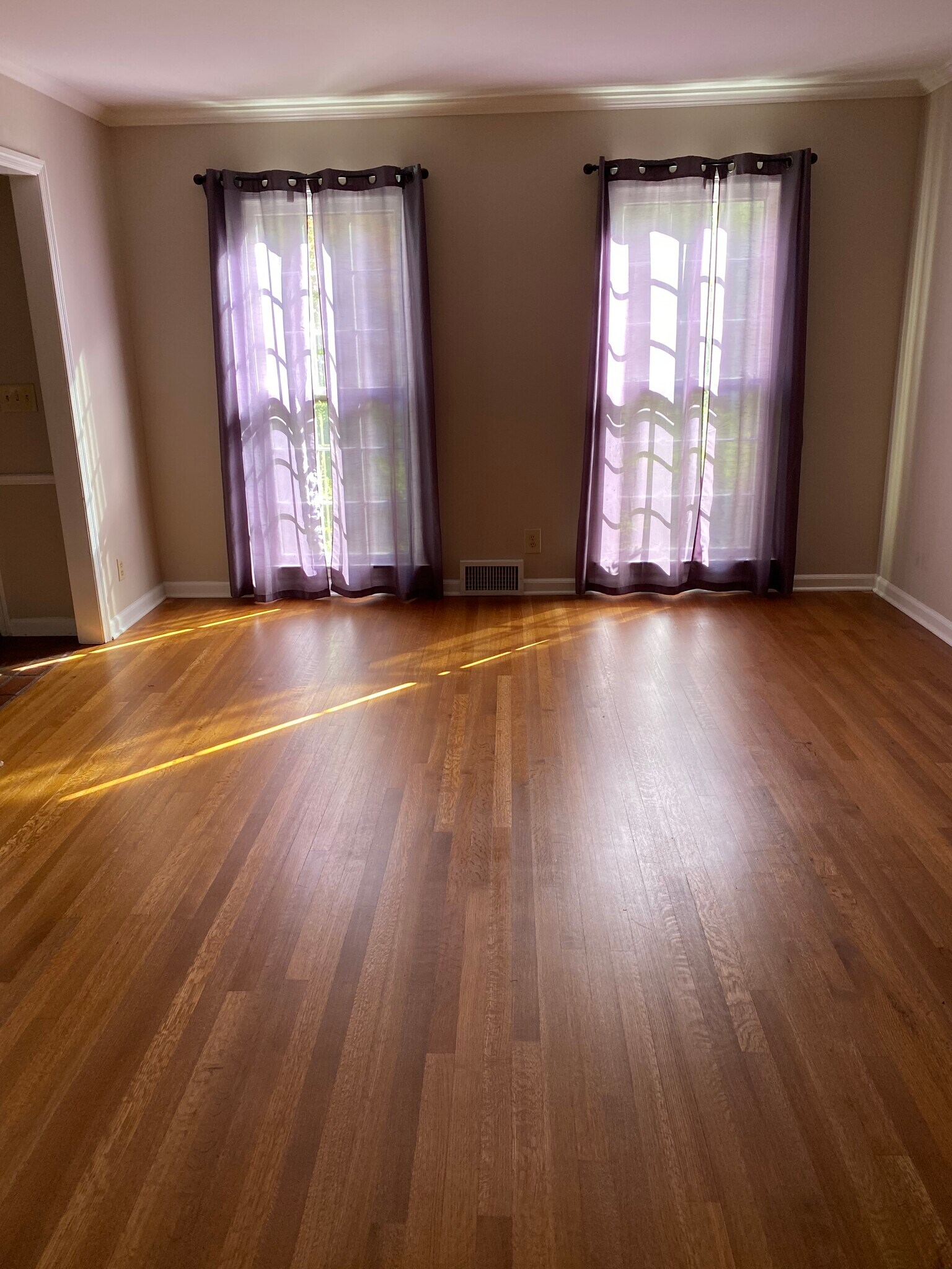 Living Room - 63 Shady Glen Rd