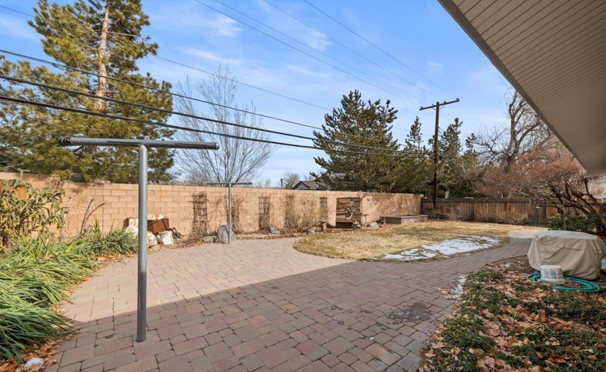 Building Photo - 900 Arleen Way