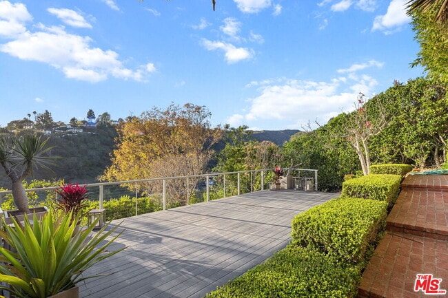 Building Photo - 1415 Summitridge Dr