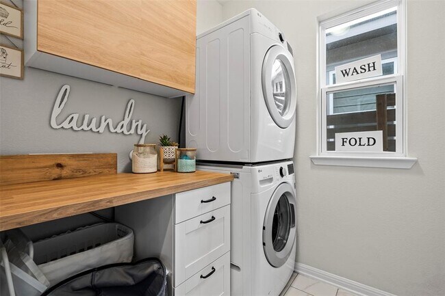 Building Photo - 709 Speckled Alder Dr