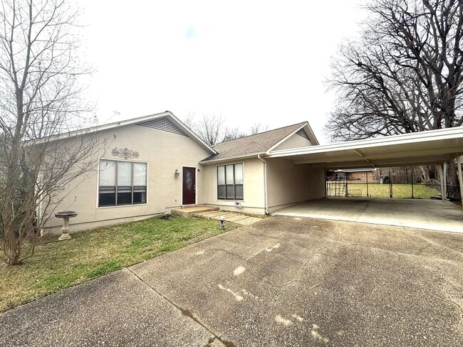 Building Photo - ** Newly renovated 4 bed 2 bath home in Bell Meadows **  Call our self showing number to Schedule...