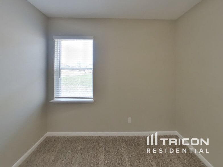 Building Photo - 9721 Sierra Grande Dr