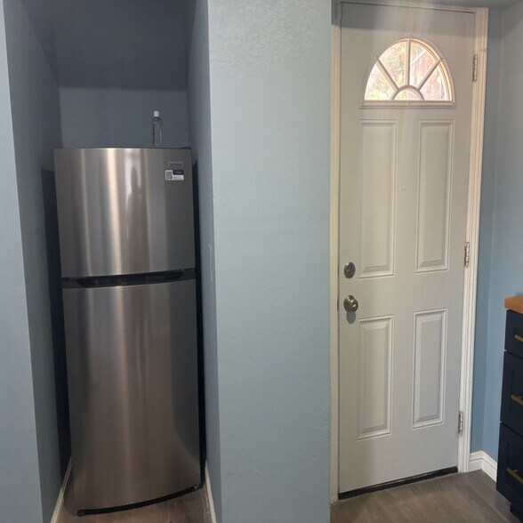 Building Photo - 5980 Cabral Ave