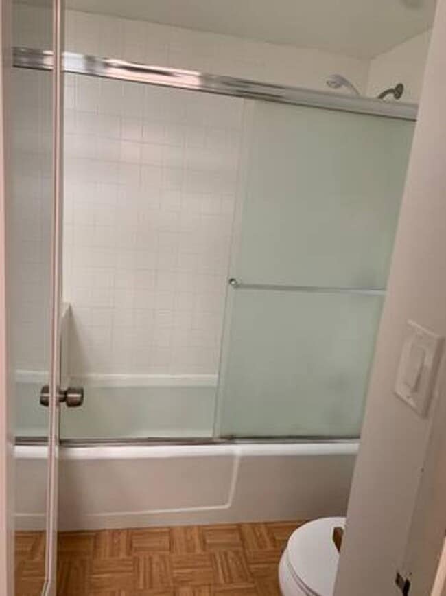 Building Photo - Great Amenities and Great Location!