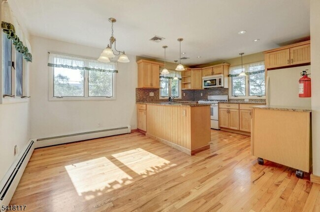 Building Photo - 336 Lakeview Ave