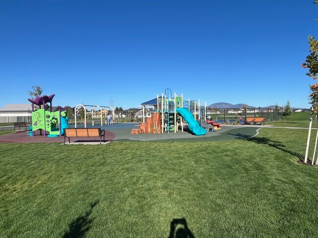 Building Photo - 1520 W Moselle Dr