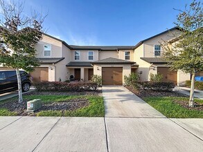Building Photo - Beautiful 2-Bedroom Townhouse in Tampa | Brand New Paint & Vinyl Floors!