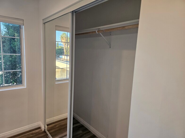 Building Photo - 6501 Vanalden Ave