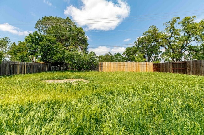 Building Photo - 3 bed 2 bath home for RENT in Stockton