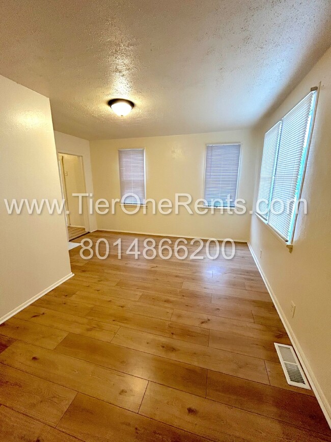 Building Photo - Move-in special: $500 off First months rent