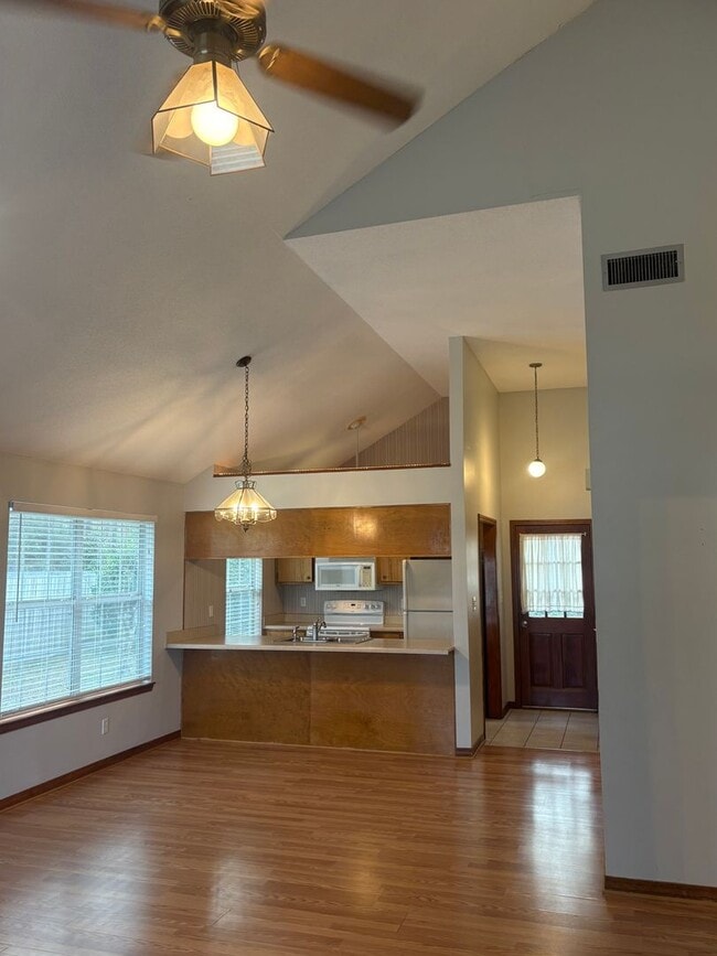 Building Photo - Charming 2 Bedroom in Fort Walton Beach!