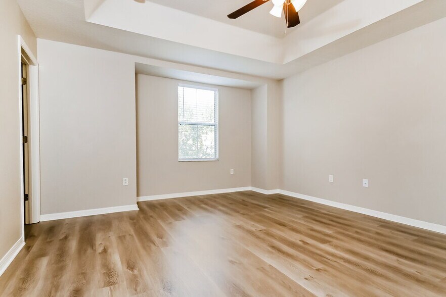 Building Photo - 10847 Kensington Park Ave