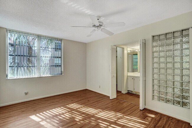 Building Photo - 9510 Seagrape Dr