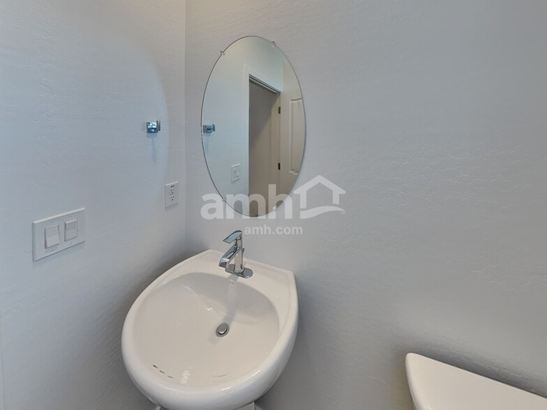 Building Photo - 4415 S 97th Dr